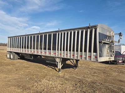 Cornhusker Ultralite Hopper / Grain Trailer