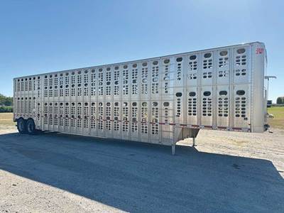WILSON SilverStar Livestock Trailer