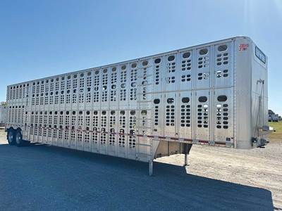 WILSON SilverStar Livestock Trailer