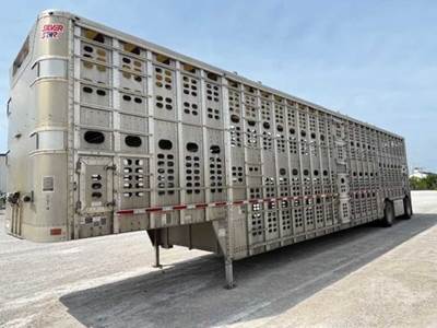 WILSON SilverStar Livestock Trailer