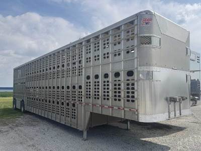 WILSON SilverStar Livestock Trailer