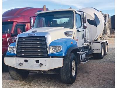 Freightliner 114SD Mixer / Ready Mix / Concrete Truck - 450HP