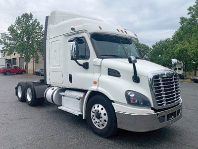 Freightliner Cascadia 113 Sleeper Semi Truck - 48" Mid-Roof Xt, Detroit 410HP