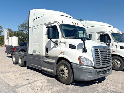 Freightliner Cascadia 113 Sleeper Semi Truck - 60" Mid-Roof Xt, Detroit 450HP