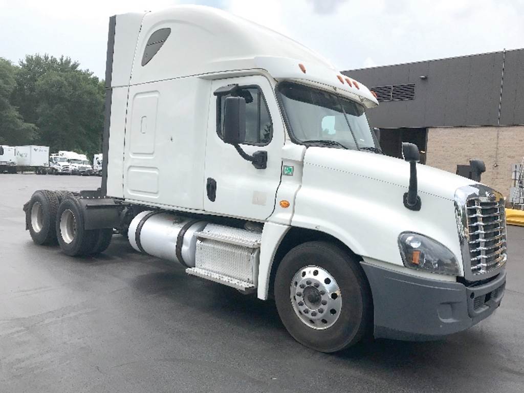 2017 Freightliner Cascadia 125 Sleeper Semi Truck 72" Raised Roof