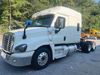 Freightliner Cascadia 125 Sleeper Semi Truck - 72" Mid-Roof Xt, Detroit 475HP