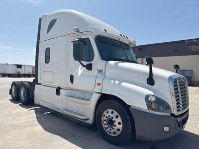 Freightliner Cascadia 125 Sleeper Semi Truck - 72" Raised Roof, Detroit 450HP