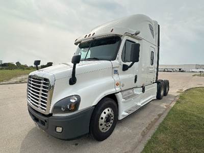 Freightliner Cascadia 125 Sleeper Semi Truck - 72" Raised Roof, Detroit 450HP