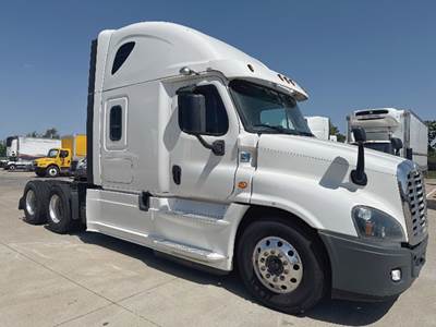 Freightliner Cascadia 125 Sleeper Semi Truck - 72" Raised Roof, Detroit 450HP