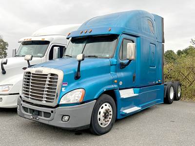 Freightliner Cascadia 125 Sleeper Semi Truck - 72" Raised Roof, Cummins 400HP