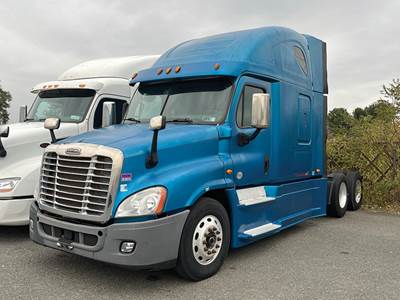 Freightliner Cascadia 125 Sleeper Semi Truck - 72" Raised Roof, Cummins 400HP