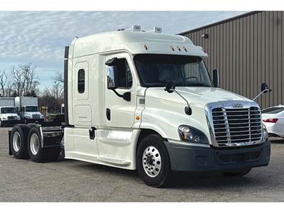 Freightliner Cascadia 125 Sleeper Semi Truck - 60" Mid-Roof Xt, Detroit 455HP