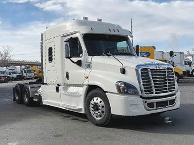 Freightliner Cascadia 125 Sleeper Semi Truck - 60" Mid-Roof Xt, Detroit 455HP