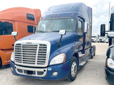 Freightliner Cascadia 125 Sleeper Semi Truck - 72" Raised Roof, Detroit 475HP