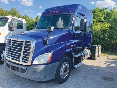 Freightliner Cascadia 125 Sleeper Semi Truck - 48" Mid-Roof Xt, Detroit 425HP