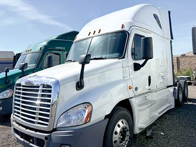 Freightliner Cascadia 125 Sleeper Semi Truck - 60" Raised Roof, Detroit 455HP