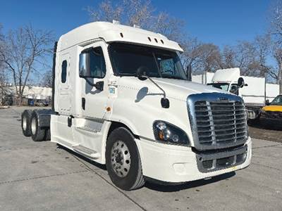 Freightliner Cascadia 125 Sleeper Semi Truck - 60" Mid-Roof Xt, Detroit 455HP
