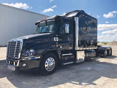 Freightliner Cascadia 125 Sleeper Semi Truck - 150" Raised Roof Studio, Detroit 570HP