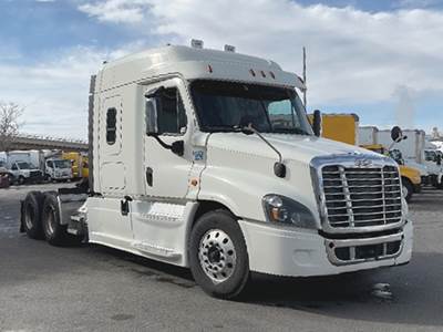 Freightliner Cascadia 125 Sleeper Semi Truck - 60" Mid-Roof Xt, Detroit 455HP
