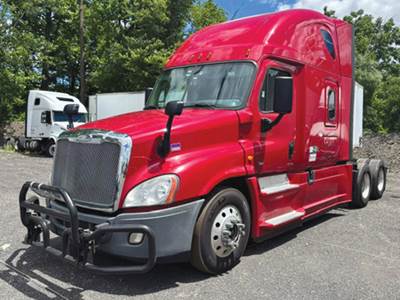 Freightliner Cascadia 125 Sleeper Semi Truck - 72" Raised Roof, Detroit 400HP
