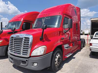 Freightliner Cascadia 125 Sleeper Semi Truck - 72" Raised Roof, Detroit 455HP