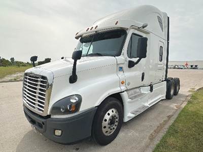 Freightliner Cascadia 125 Sleeper Semi Truck - 72" Raised Roof, Detroit 450HP