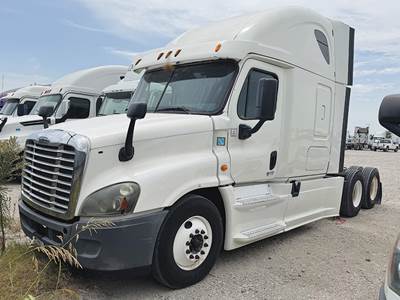 Freightliner Cascadia 125 Sleeper Semi Truck - 72" Raised Roof, Detroit 455HP