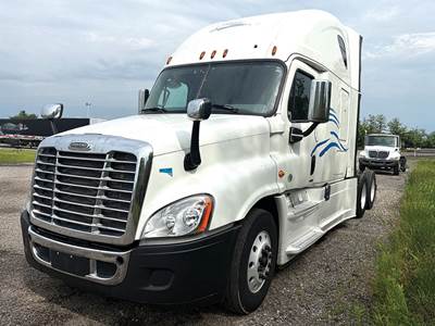 Freightliner Cascadia 125 Sleeper Semi Truck - 72" Raised Roof, Detroit 505HP