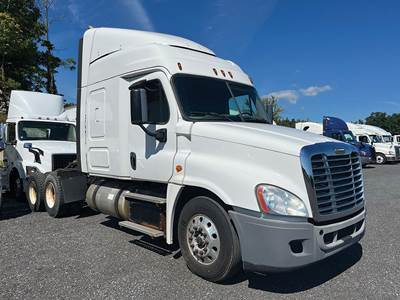 Freightliner Cascadia 125 Sleeper Semi Truck - 60" Mid-Roof Xt, Detroit 450HP