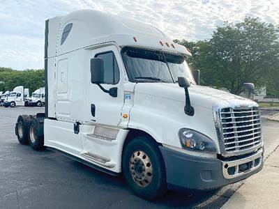 Freightliner Cascadia 125 Evolution Sleeper Semi Truck - 72" Raised Roof, Detroit 455HP