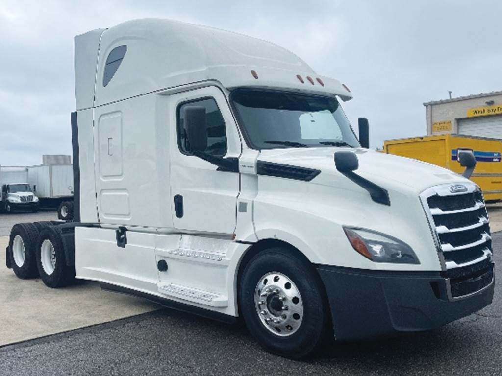 2018 Freightliner Cascadia 126 Sleeper Semi Truck 72" Raised Roof