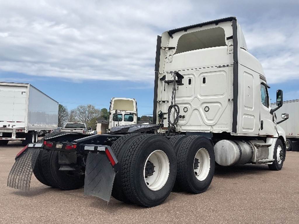 2019 Freightliner Cascadia 126 Sleeper Semi Truck 60" MidRoof Xt