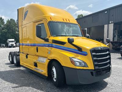 Freightliner Cascadia 126 Sleeper Semi Truck - 72" Raised Roof, Detroit 455HP