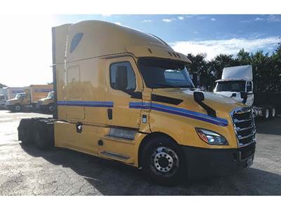 Freightliner Cascadia 126 Sleeper Semi Truck - 72" Raised Roof, Detroit 455HP