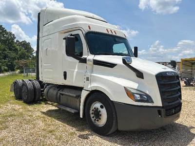 Freightliner Cascadia 126 Sleeper Semi Truck - 60" Mid-Roof Xt, Detroit 400HP