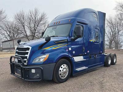 Freightliner Cascadia 126 Sleeper Semi Truck - 72" Raised Roof, Detroit 40000HP