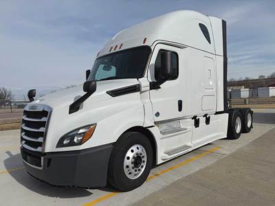 Freightliner Cascadia 126 Sleeper Semi Truck - 72" Raised Roof, Detroit 40000HP