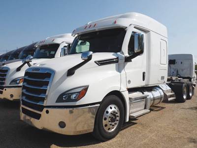 Freightliner Cascadia 126 Sleeper Semi Truck - 72" Mid-Roof Xt, Cummins 500HP