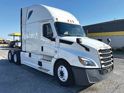 Freightliner Cascadia 126 Sleeper Semi Truck - 72" Raised Roof, Detroit 455HP