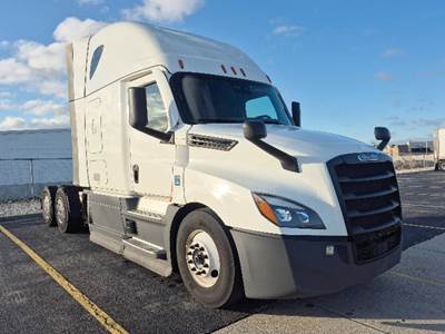 Freightliner Cascadia 126 Sleeper Semi Truck - 72" Raised Roof, Detroit 450HP
