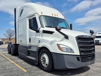 Freightliner Cascadia 126 Sleeper Semi Truck - 72" Raised Roof, Detroit 450HP