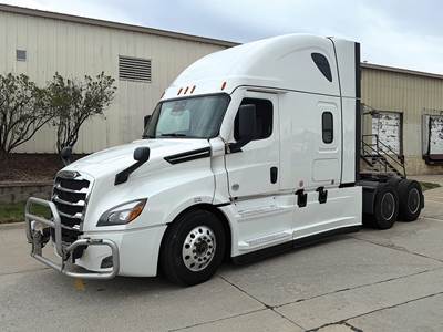 Freightliner Cascadia 126 Sleeper Semi Truck - 72" Raised Roof, Detroit 450HP