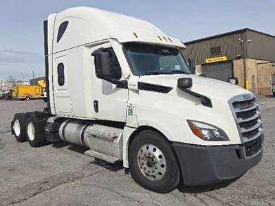 Freightliner Cascadia 126 Sleeper Semi Truck - 72" Raised Roof, Cummins 450HP