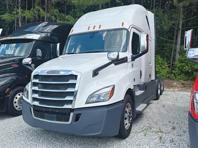 Freightliner Cascadia 126 Sleeper Semi Truck - 72" Raised Roof, Detroit 425HP