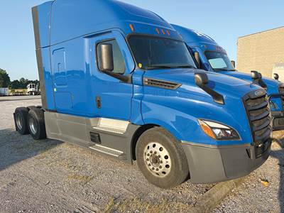 Freightliner Cascadia 126 Sleeper Semi Truck - 72" Raised Roof, Detroit 455HP