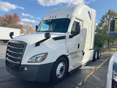 Freightliner Cascadia 126 Sleeper Semi Truck - 72" Raised Roof, Detroit 455HP
