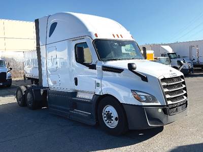 Freightliner Cascadia 126 Sleeper Semi Truck - 72" Raised Roof, Detroit 450HP