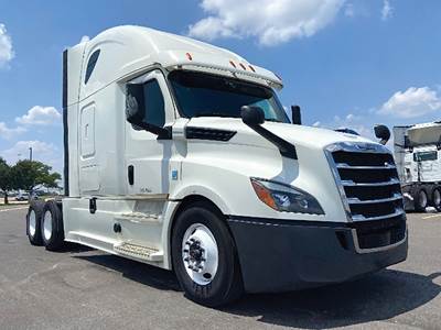 Freightliner Cascadia 126 Sleeper Semi Truck - 72" Raised Roof, Cummins 450HP