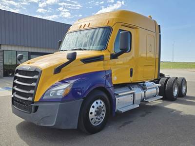 Freightliner Cascadia 126 Sleeper Semi Truck - 72" Mid-Roof Xt, Cummins 450HP