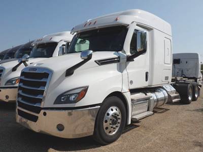 Freightliner Cascadia 126 Sleeper Semi Truck - 72" Mid-Roof Xt, Cummins 500HP